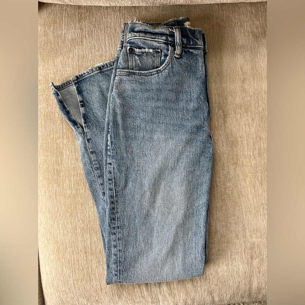 ABERCROMBIE & FITCH Curve Love 90s Straight Leg High Rise Jeans with Split Hem